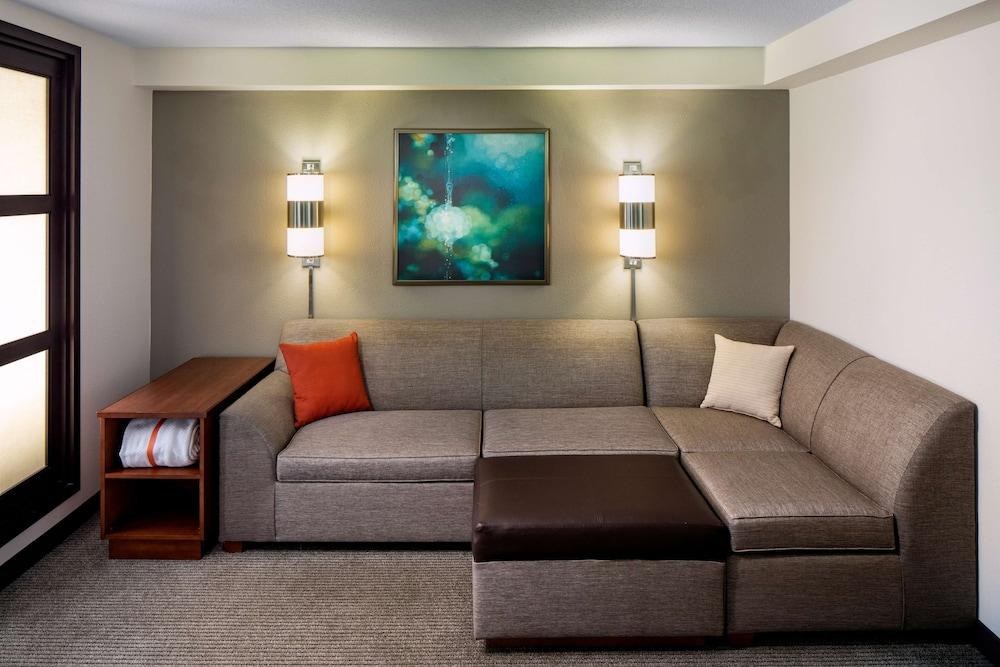 HYATT PLACE CHARLOTTE/ARROWOOD photo 2