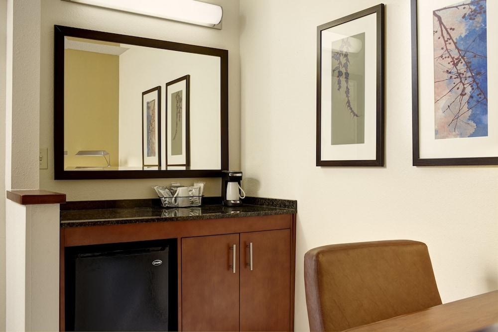 HYATT PLACE OVERLAND PARK CONV CNTR photo 4