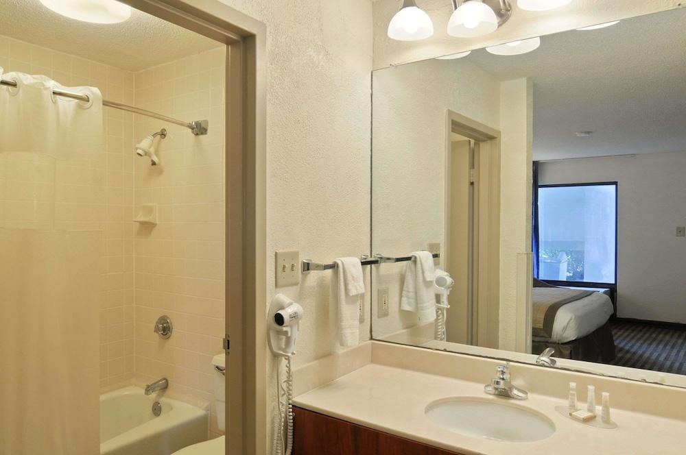BAYMONT BY WYNDHAM MACON I-75 photo 3