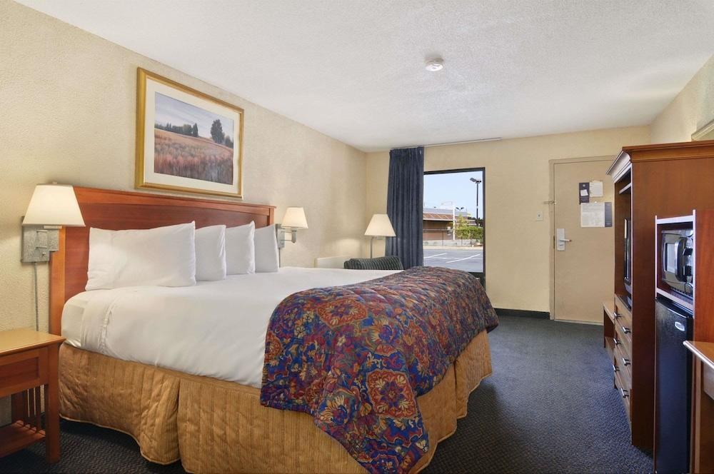 BAYMONT BY WYNDHAM MACON I-75 photo 4