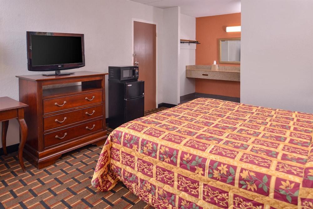 AMERICAS BEST VALUE INN - RICHMOND SOUTH photo 4