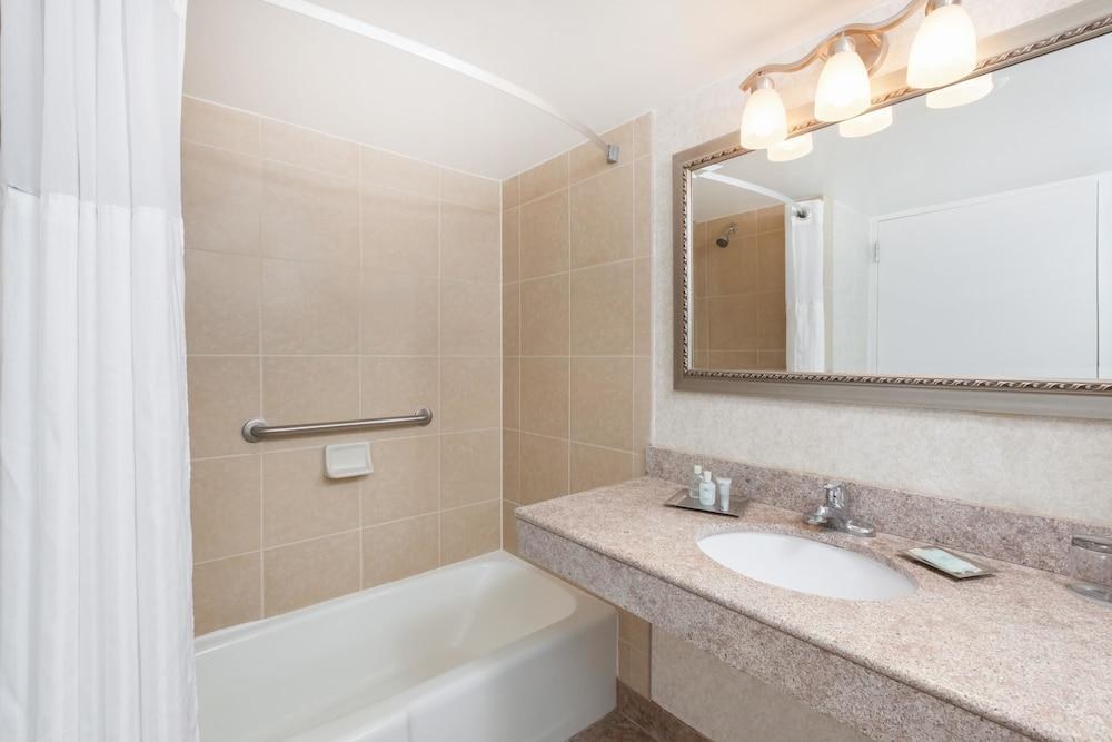 WYNDHAM VIRGINIA BEACH OCEANFRONT photo 2