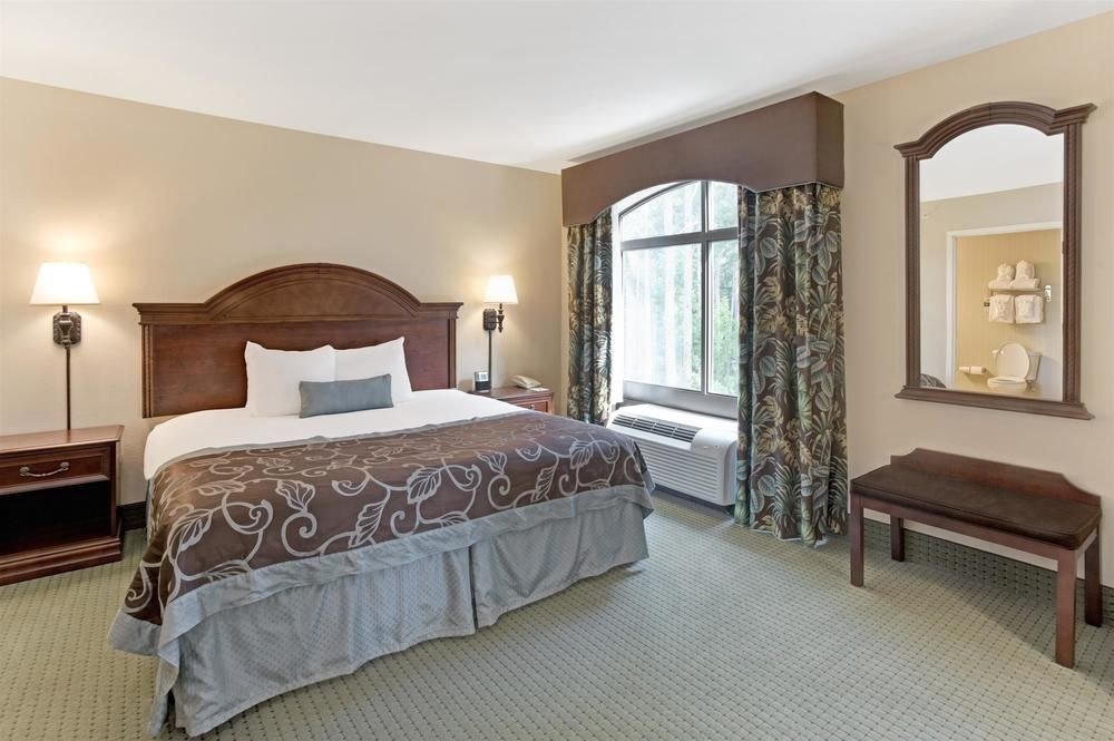 WINGATE BY WYNDHAM CHARLESTON UNIVERSITY BOULEVAR