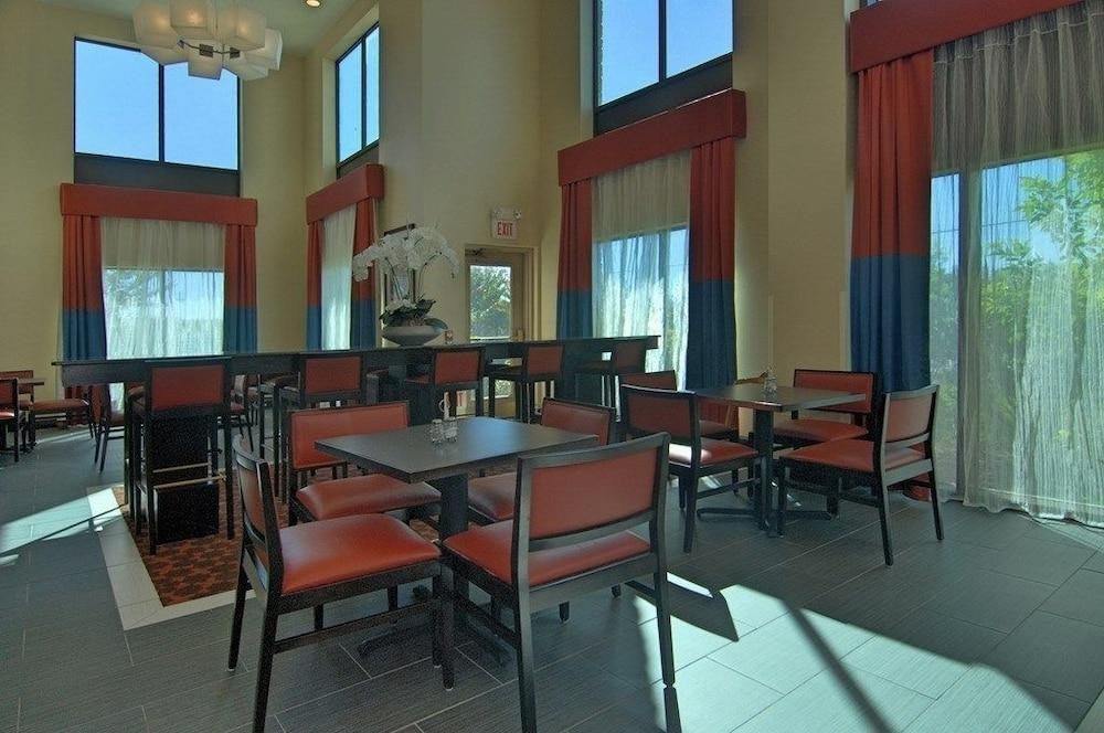 HOLIDAY INN EXPRESS & SUITES AUSTIN SW - SUNSET VALLEY photo 2