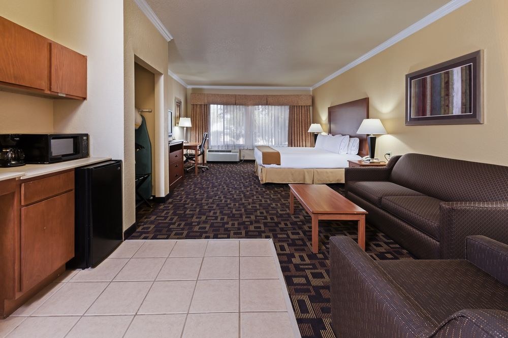 HOLIDAY INN EXPRESS & SUITES AUSTIN NW - LAKELINE