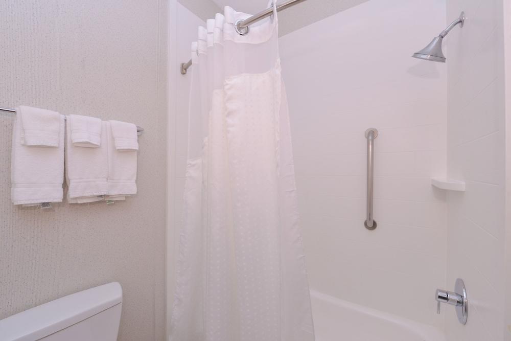 HOLIDAY INN EXPRESS & SUITES AUSTIN NW - LAKELINE photo 4