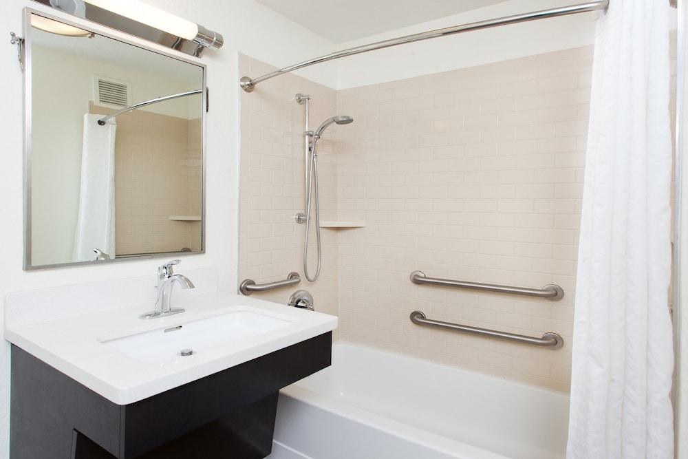 CANDLEWOOD SUITES ARBORETUM-NORTHWEST photo 2