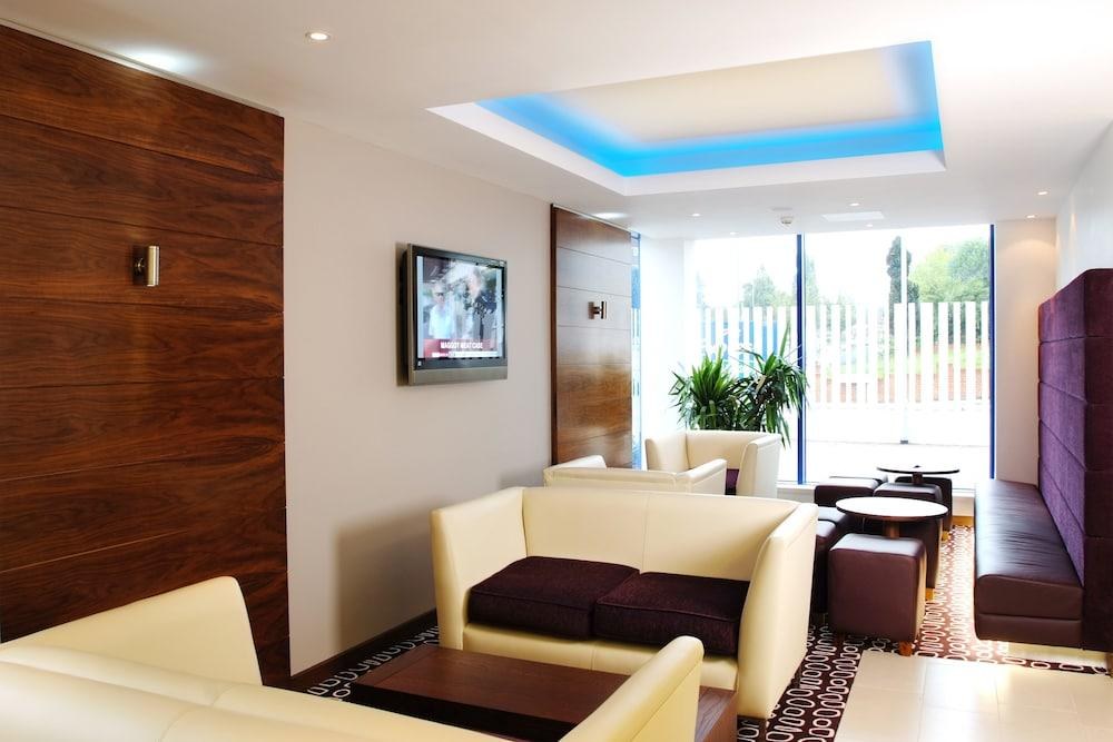 HOLIDAY INN EXPRESS LONDON - GOLDERS GREEN (A406) photo 3