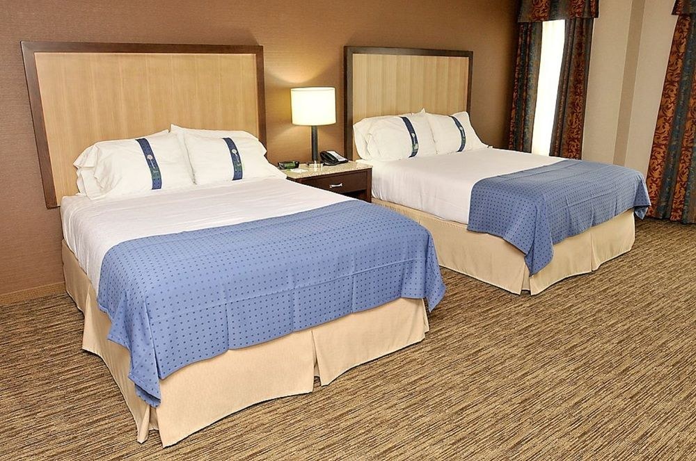 HOLIDAY INN & SUITES EAST- CLOVERDALE photo 1