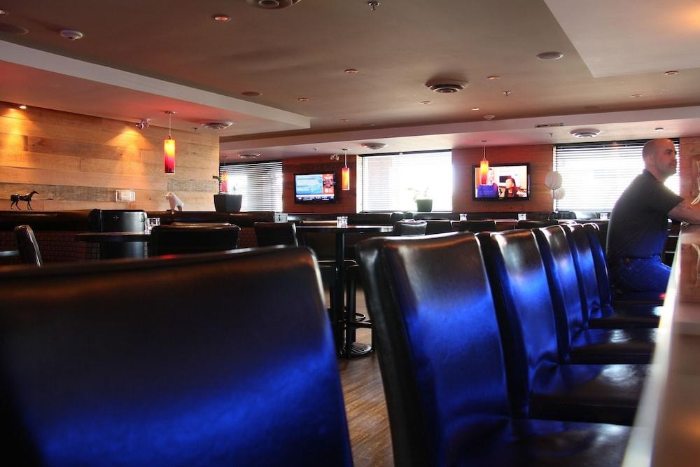 HOLIDAY INN & SUITES EAST- CLOVERDALE photo 3