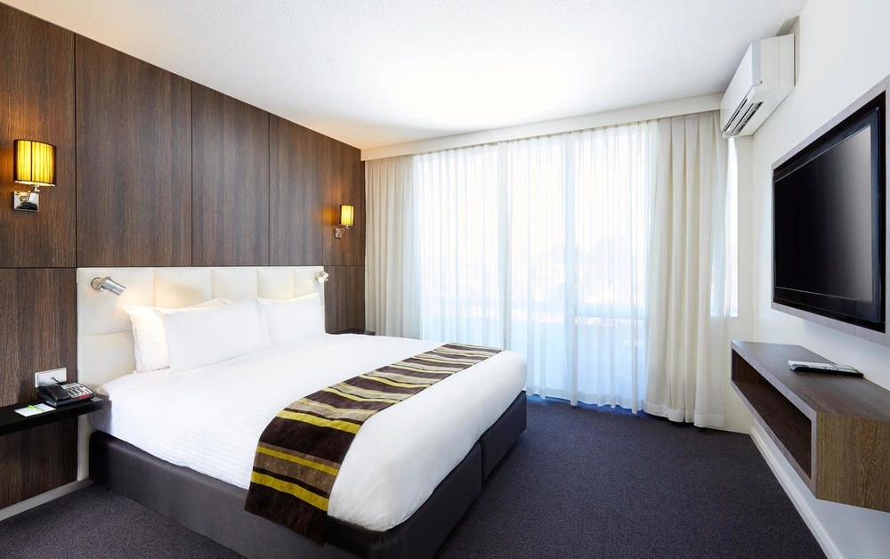 HOLIDAY INN WARWICK FARM