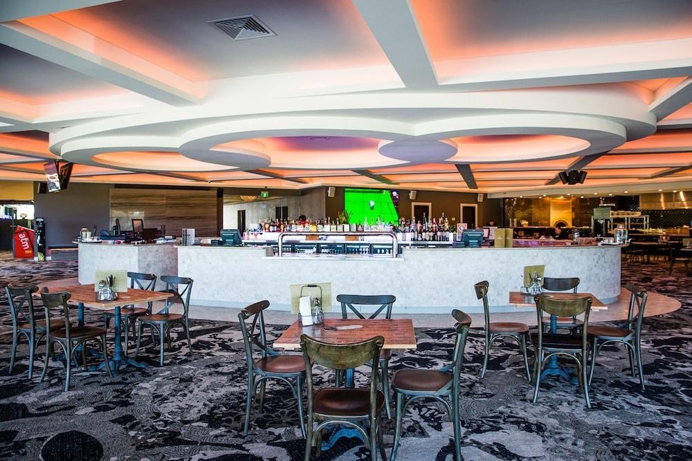HOLIDAY INN WARWICK FARM photo 3