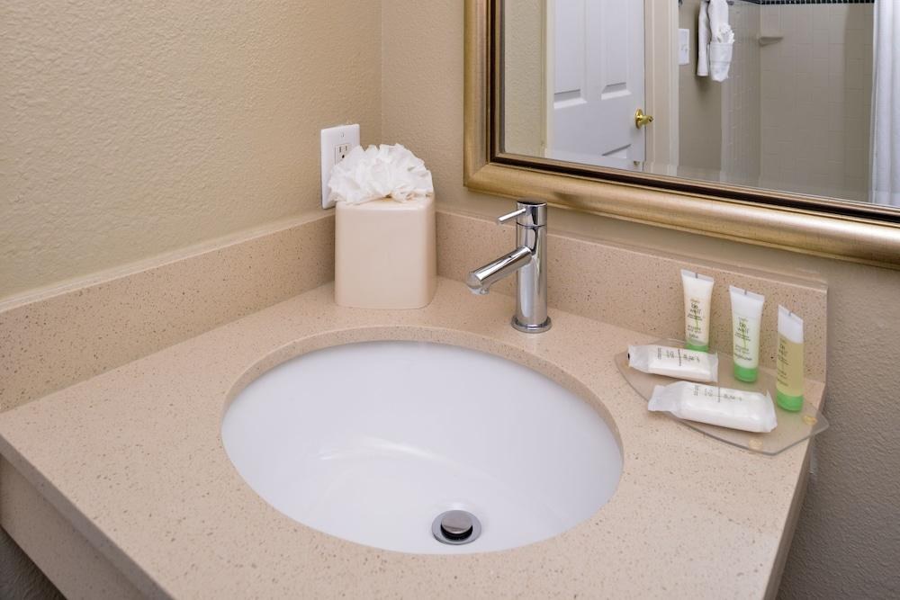 STAYBRIDGE SUITES DALLAS-ADDISON photo 2