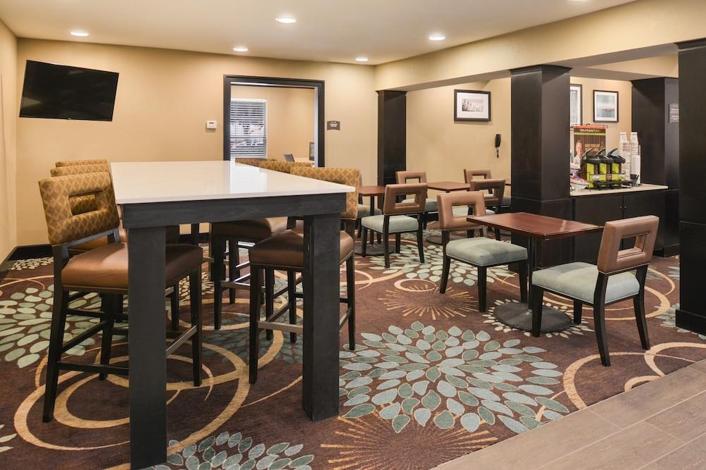 STAYBRIDGE SUITES DALLAS-ADDISON photo 4