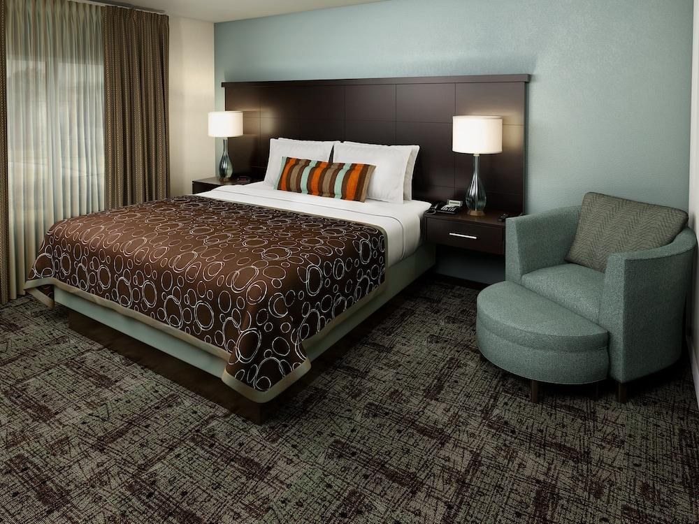 STAYBRIDGE SUITES ALPHARETTA NORTH POINT photo 4