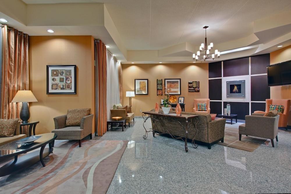 HOLIDAY INN & SUITES WINDSOR (AMBASSADOR BRIDGE) photo 3