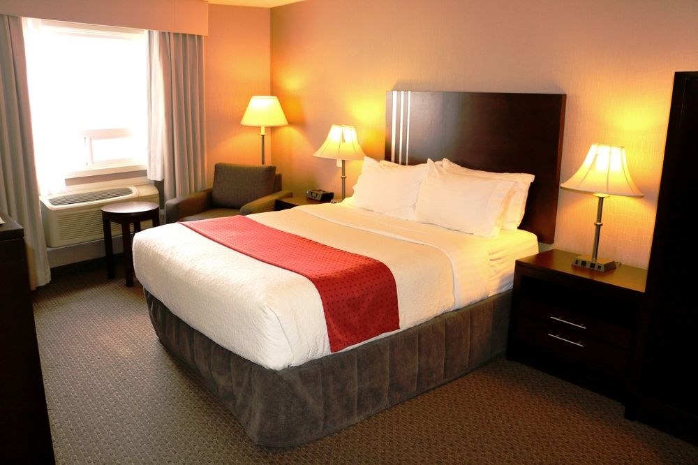 HOLIDAY INN AIRPORT photo 1