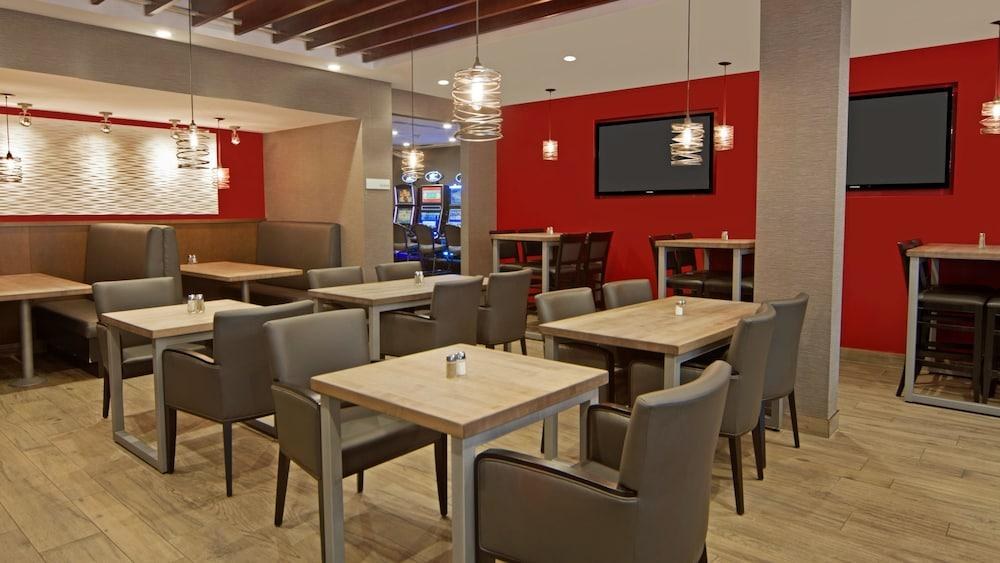 HOLIDAY INN AIRPORT photo 3