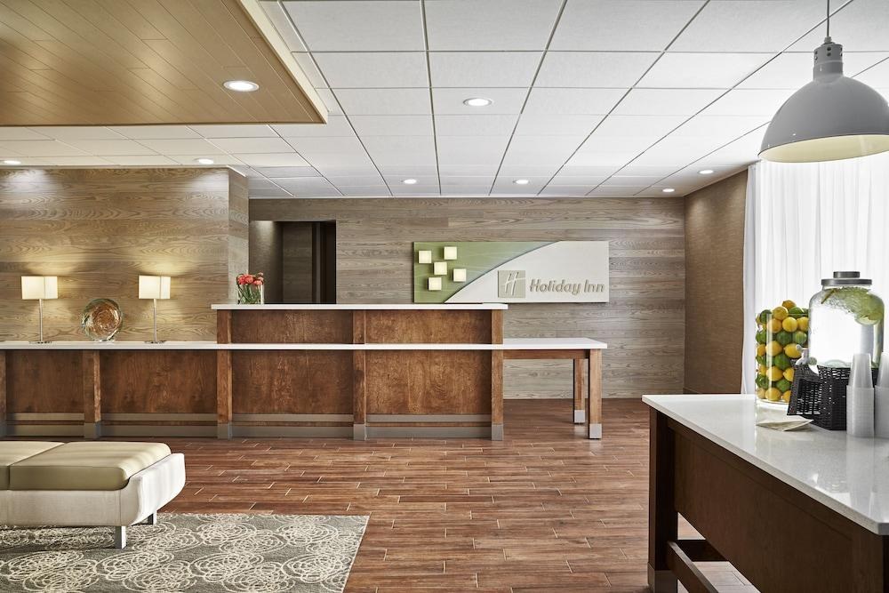 HOLIDAY INN ALEXANDRIA AT CARLYLE photo 3