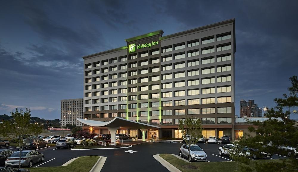HOLIDAY INN ALEXANDRIA AT CARLYLE photo 4