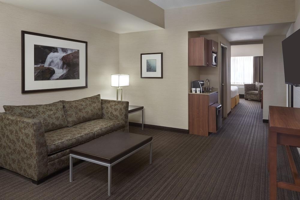 HOLIDAY INN EXPRESS & SUITES VAUGHAN SOUTHWEST photo 3