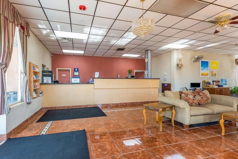 AMERICAS BEST VALUE INN ELK CITY photo 2
