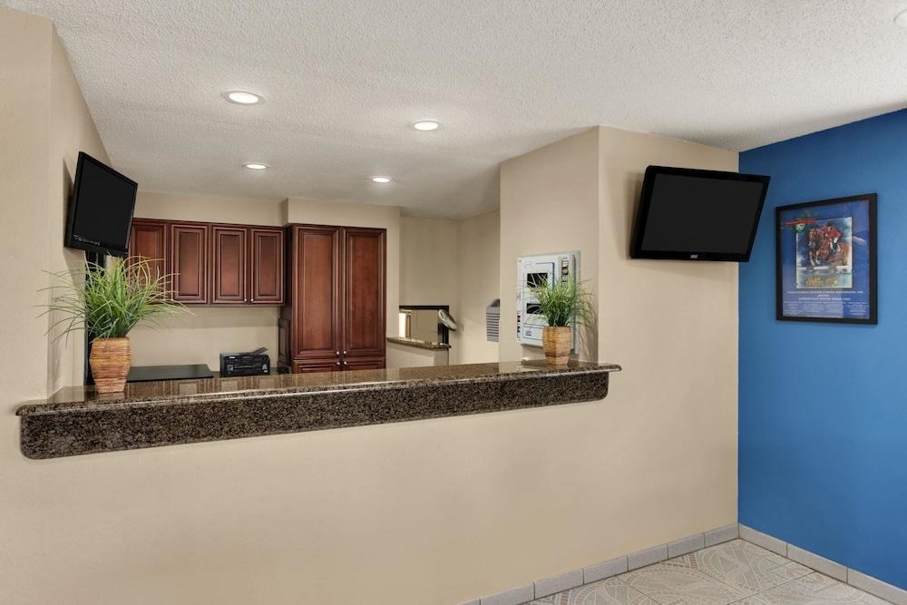 DAYS INN BY WYNDHAM ORANGE PARK/JACKSONVILLE