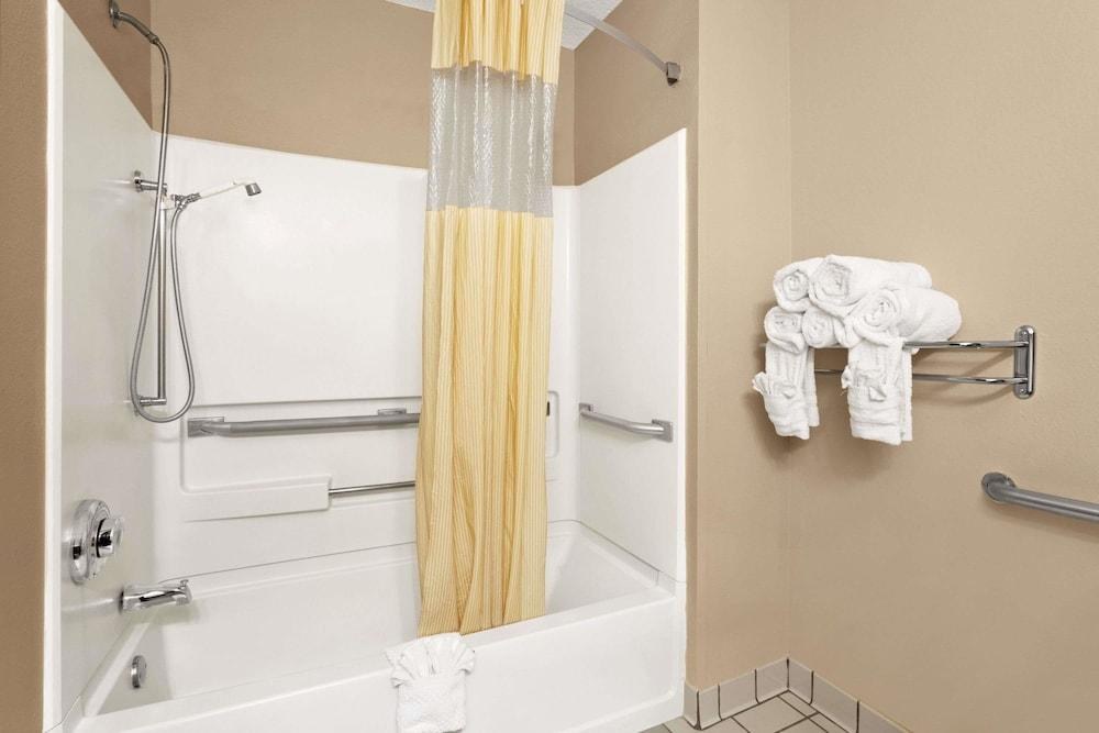 DAYS INN BY WYNDHAM ORANGE PARK/JACKSONVILLE photo 1