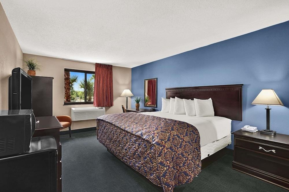 DAYS INN BY WYNDHAM ORANGE PARK/JACKSONVILLE photo 4