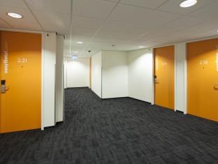 EASYHOTEL ROTTERDAM CITY CENTR photo 3
