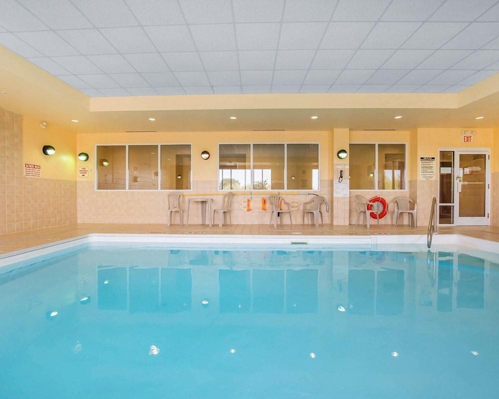Comfort Inn Hotel Sturgeon Falls photo 1