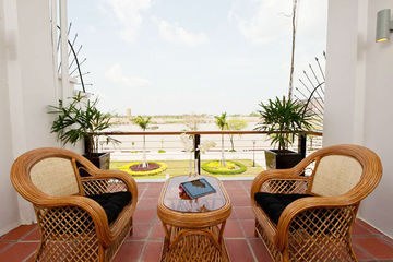 RIVERSIDE SUITES photo 1