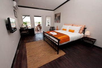 RIVERSIDE SUITES photo 3