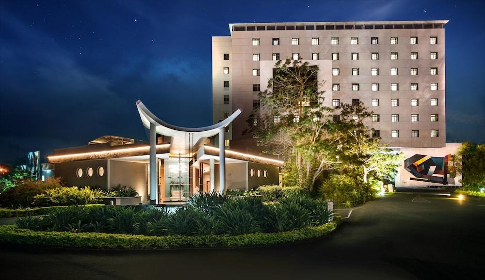 HENNESSY PARK HOTEL photo 2