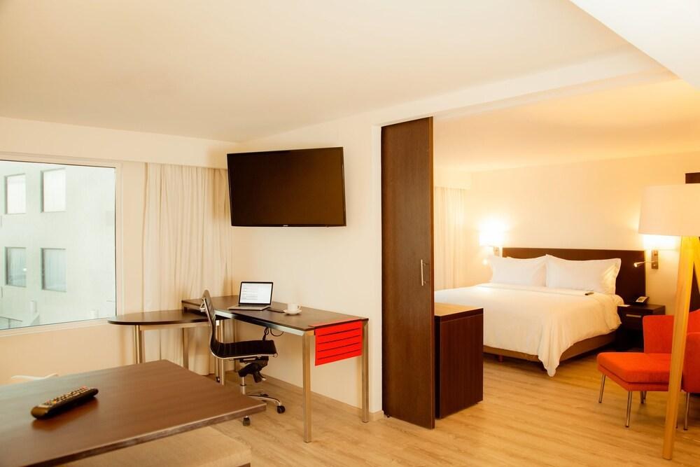 FIESTA INN MONCLOVA photo 2