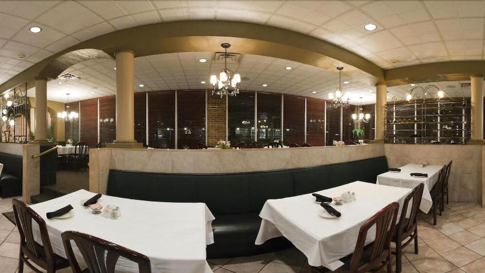 HOLIDAY INN CLEVELAND-MAYFIELD photo 4