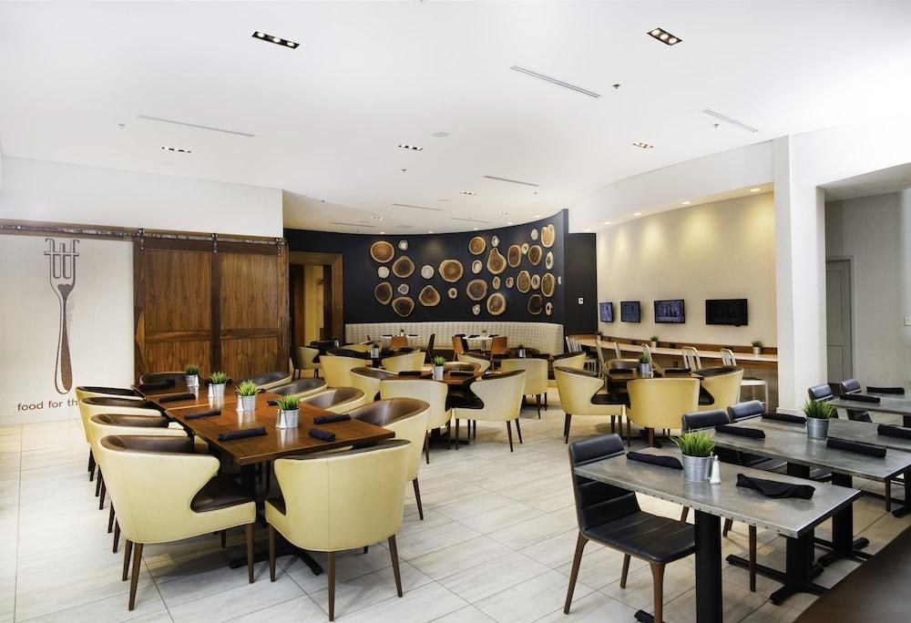 CROWNE PLAZA CHARLOTTE EXECUTIVE PARK photo 3