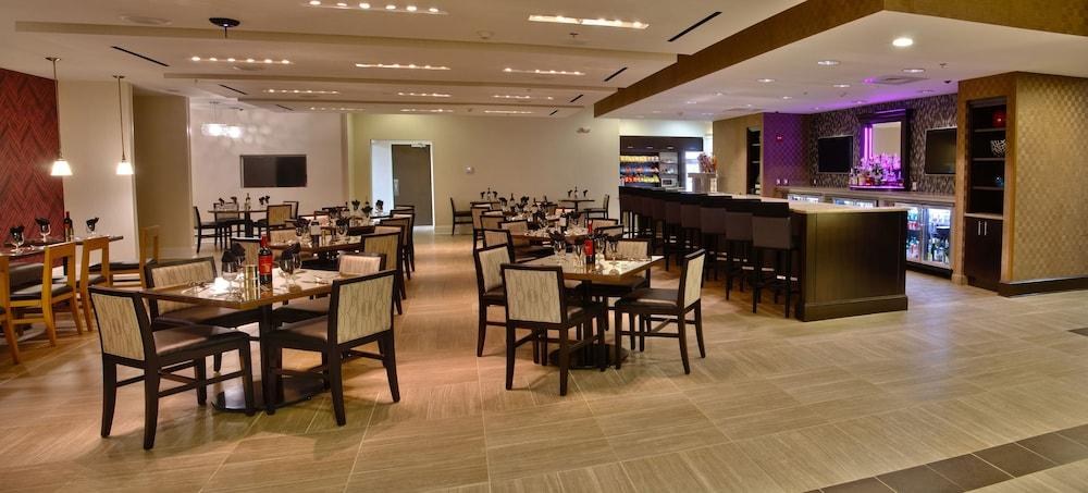 HOLIDAY INN CHARLOTTE-AIRPORT CONF CTR photo 3