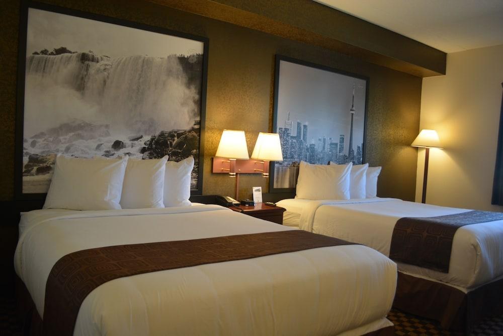 Super 8 by Wyndham Ambassador Bridge Windsor ON photo 2
