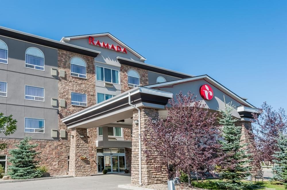 RAMADA BY WYNDHAM HIGH RIVER