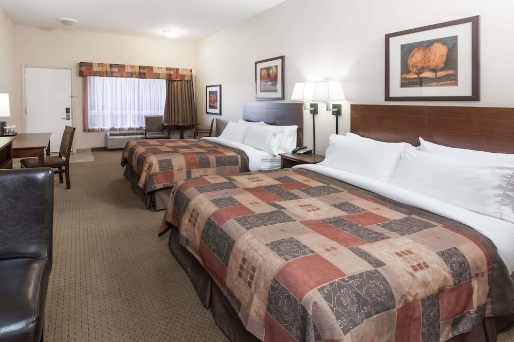 RAMADA BY WYNDHAM HIGH RIVER photo 3