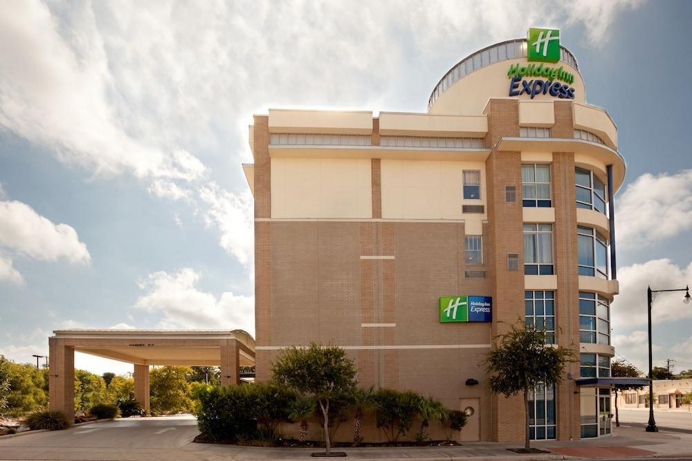 HOLIDAY INN EXPRESS & SUITES SAN ANTONIO RIVERCENTER AREA photo 3