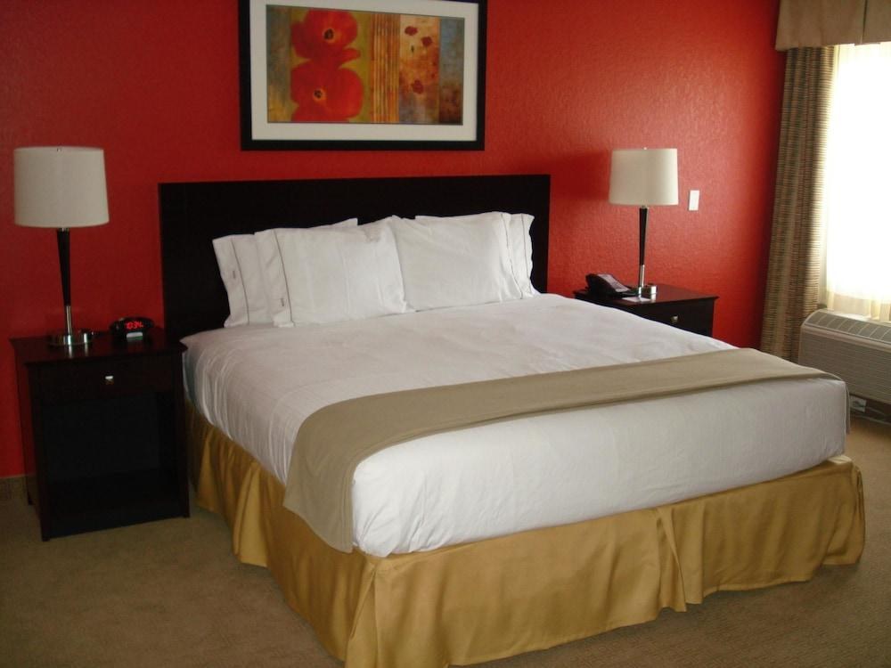 HOLIDAY INN EXPRESS & SUITES FT LAUDERDALE N - EXEC AIRPORT photo 2