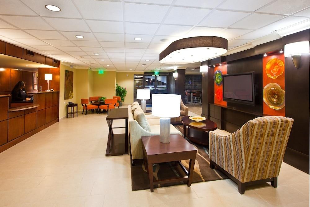 HOLIDAY INN EXPRESS & SUITES FT LAUDERDALE N - EXEC AIRPORT photo 3