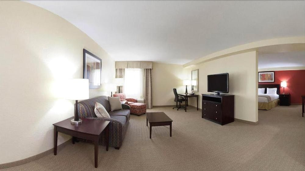 HOLIDAY INN EXPRESS & SUITES FT LAUDERDALE N - EXEC AIRPORT photo 4