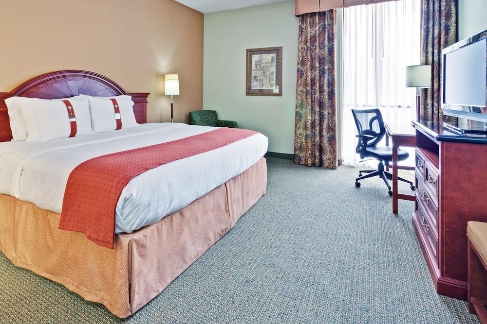 HOLIDAY INN MEMPHIS-UNIV OF MEMPHIS photo 4