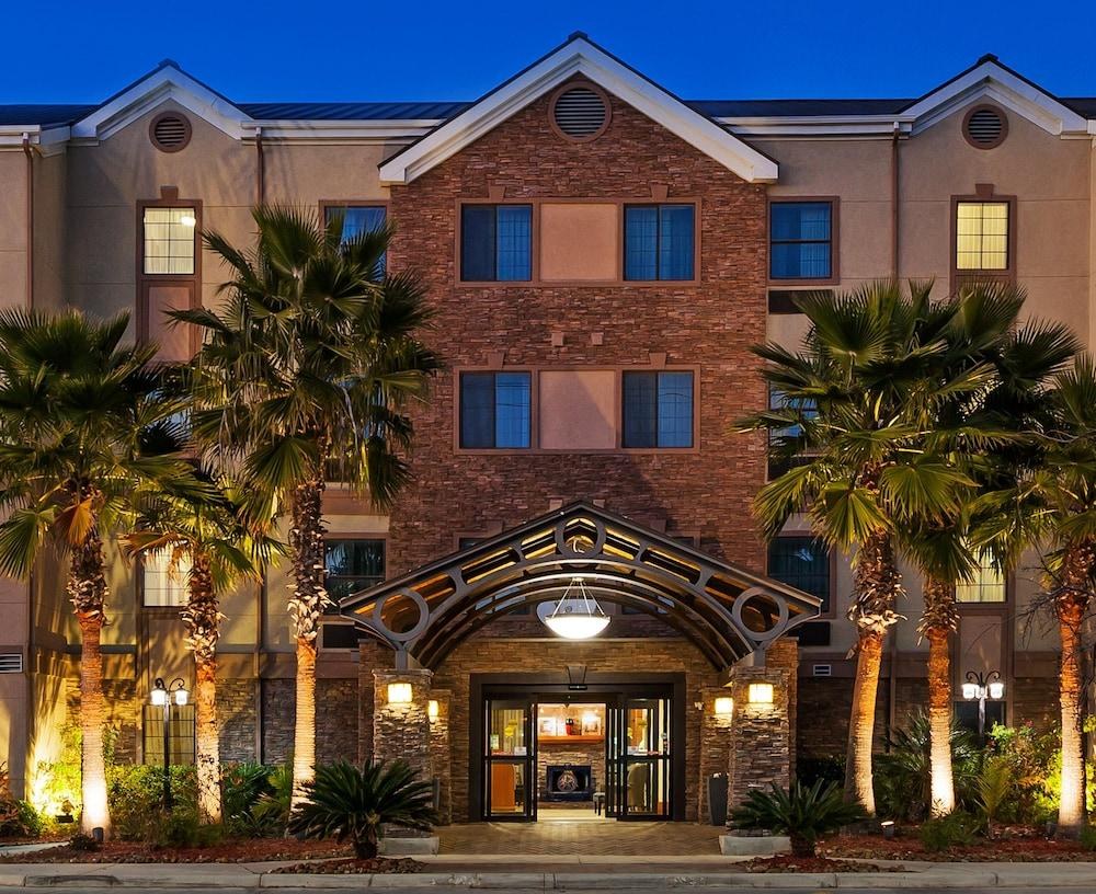 STAYBRIDGE SUITES NW NEAR SIX FLAGS FIESTA photo 3