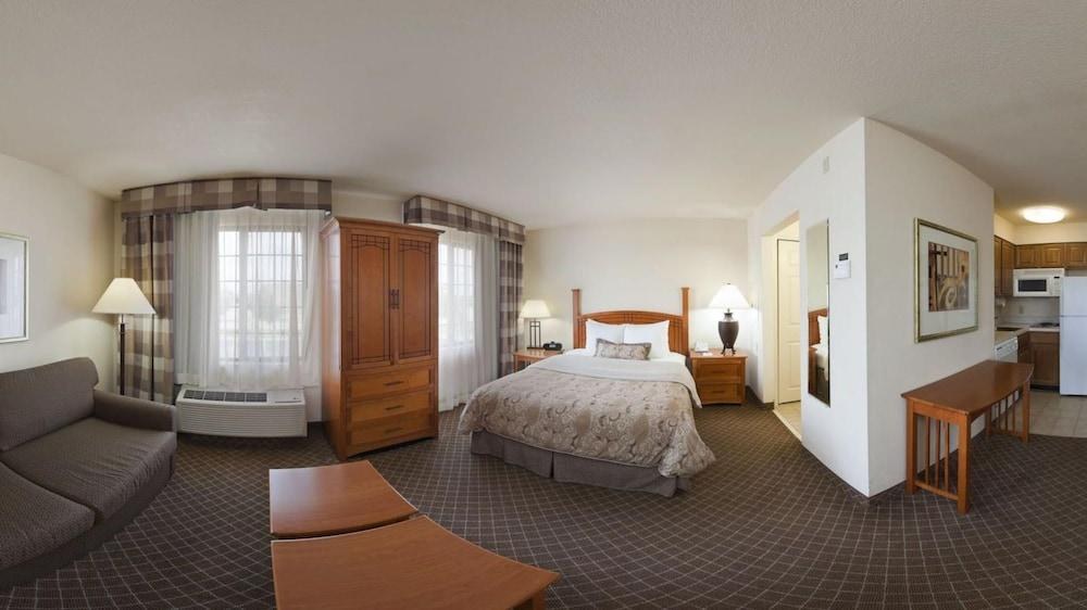 STAYBRIDGE SUITES TULSA-WOODLAND HILLS photo 3