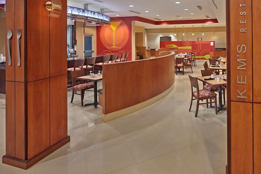 HOLIDAY INN JACKSONVILLE E 295 BAYMEADOWS photo 3