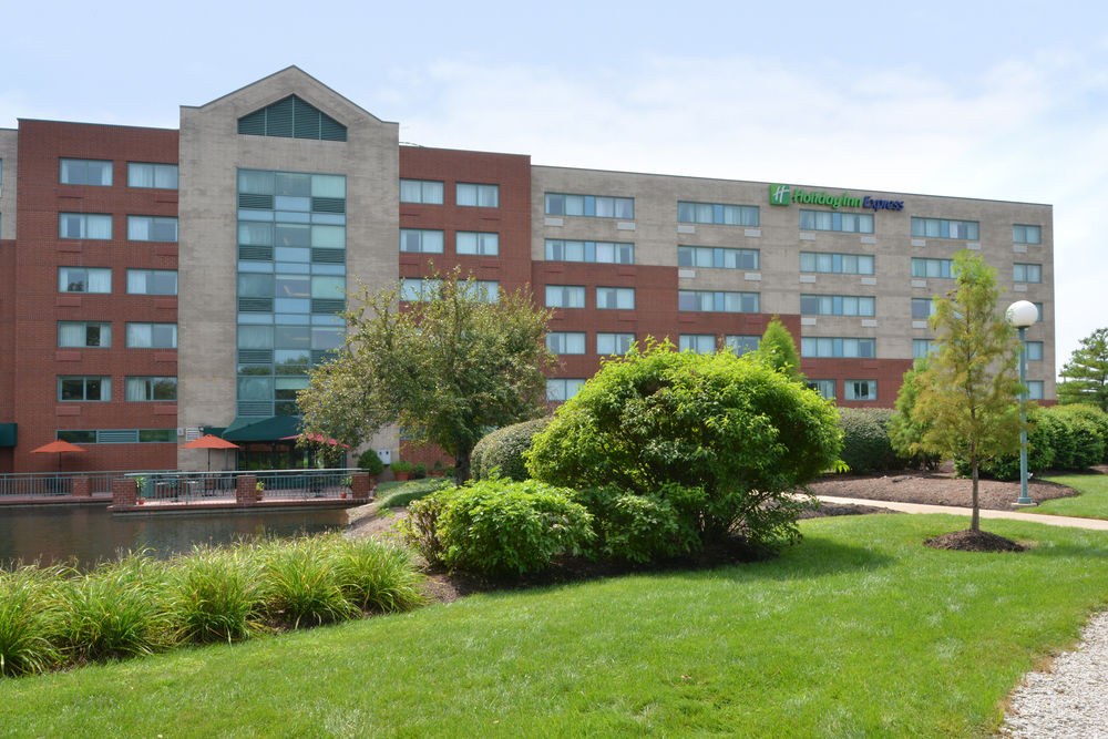 Elimwood Hotel, A Ramada by Wyndham photo 1